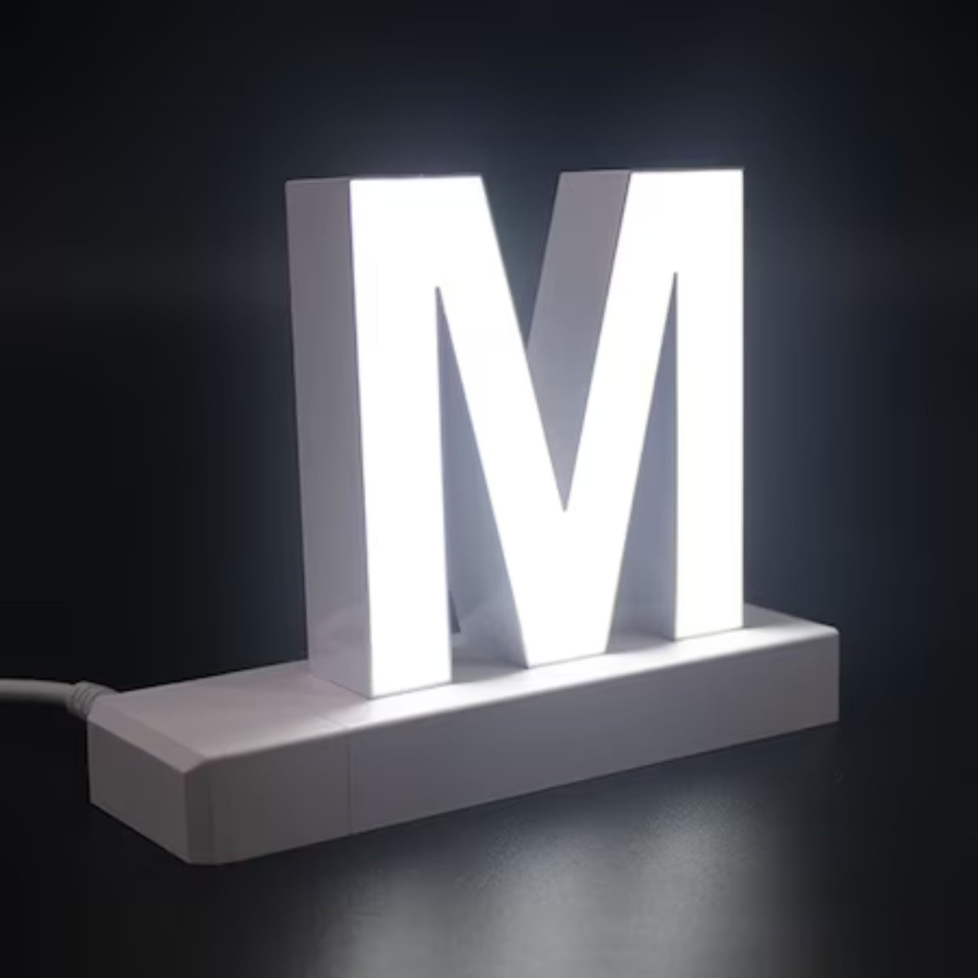 LED črka M 75mm za sestavo napisa Arial 6500K "klik" bela